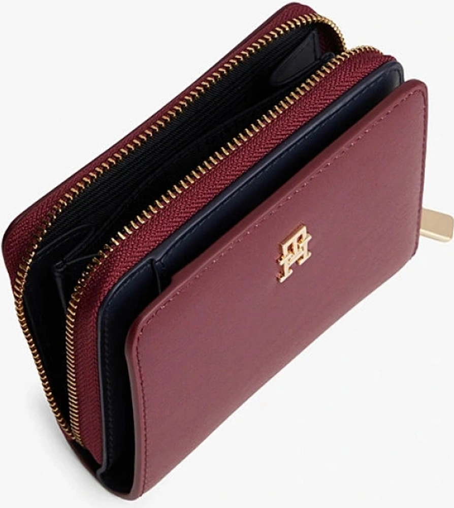 Tommy Hilfiger Th Icon Orta Boy Fermuarlı Kapaklı Kadın Mor Cüzdan Aw0aw17742vlp Mor Tommy Hilfiger Th Icon Orta Boy Fermuarlı Kapaklı Kadın Mor Cüzdan Aw0aw17742vlp Mor