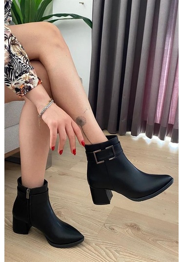Kadın Siyah Cilt Kara Toka 6 Cm Topuklu Sivri Burun Bot Siyah