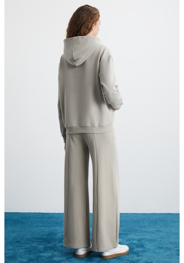 Taına Kadın Nakış Detaylı Organik Pamuk Şehir Temalı Regular Kapüşonlu Bej Sweatshirt