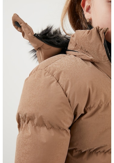 Lela Yakası Suni Kürklü Peluş Astarlı Çıkarılabilir Kapüşonlu Dar Kesim Kışlık Kız Çocuk Mont 5760002 Vizon