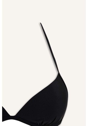 Defacto Regular Fit Üçgen Bikini Üstü-fall İn Love E1692ax25smbk81 Siyah Defacto Regular Fit Üçgen Bikini Üstü-fall İn Love E1692ax25smbk81 Siyah