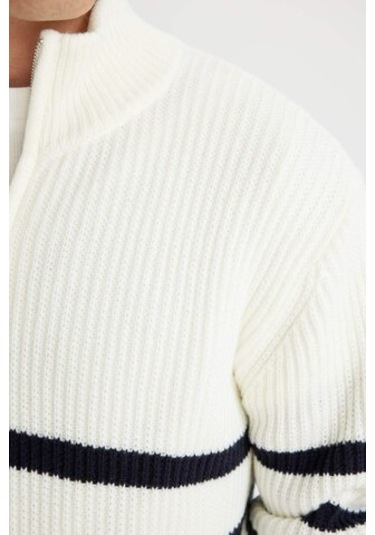 DeFacto Standart Fit Dik Yaka Yarım Fermuarlı Çizgili Triko Kazak D3274AX24WNER139 Ekru DeFacto Standart Fit Dik Yaka Yarım Fermuarlı Çizgili Triko Kazak D3274AX24WNER139 Ekru