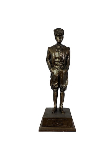 Kalpaklı Atatürk Heykeli Biblo