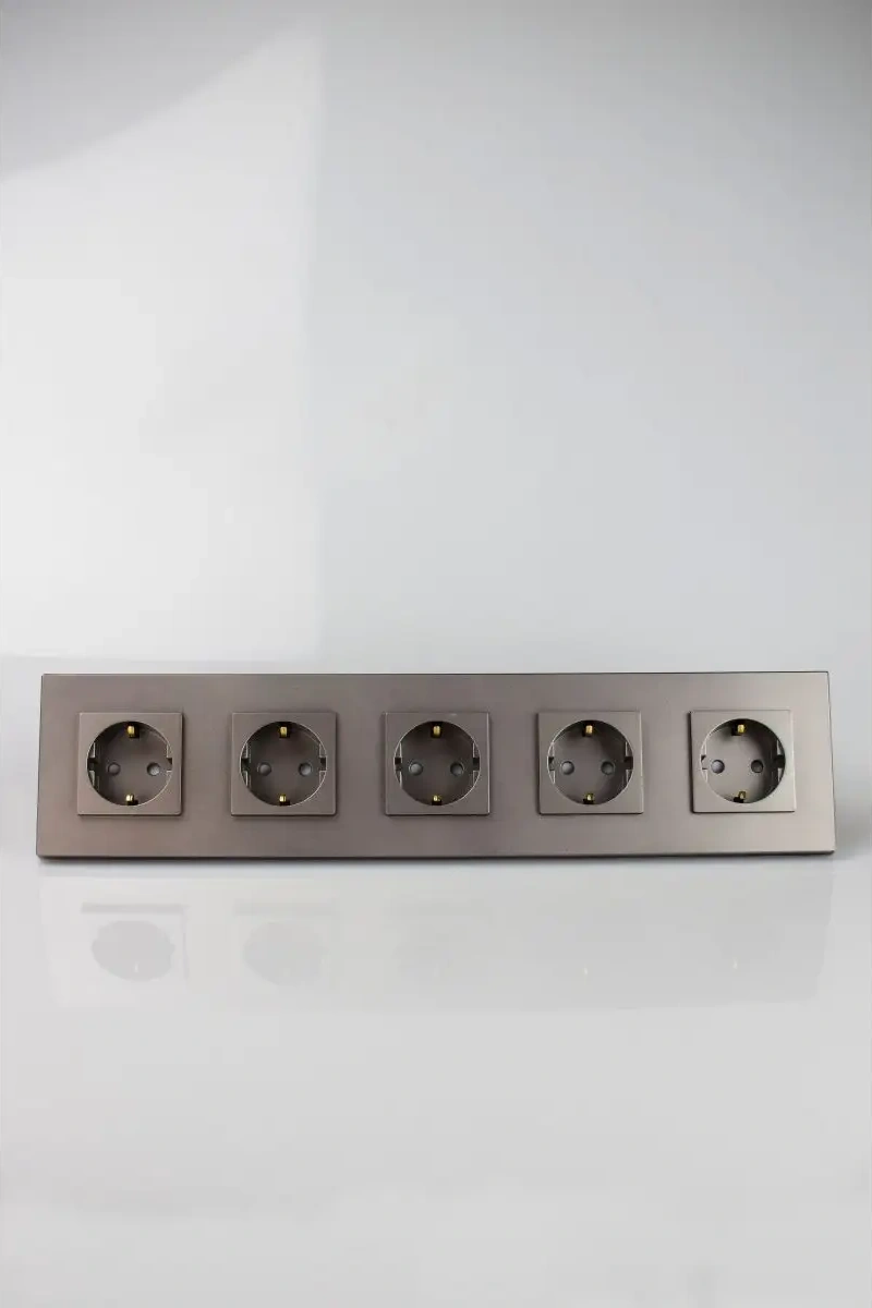 Vo'stabl Topraklamalı Ve Çocuk Korumalı Gri Beşli Priz. 163735065 105 Derece