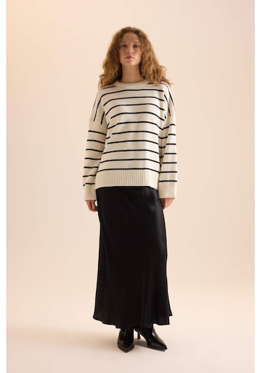 DeFacto A Kesim Normal Bel Saten Maxi Etek D6930AXNSBK81 Siyah