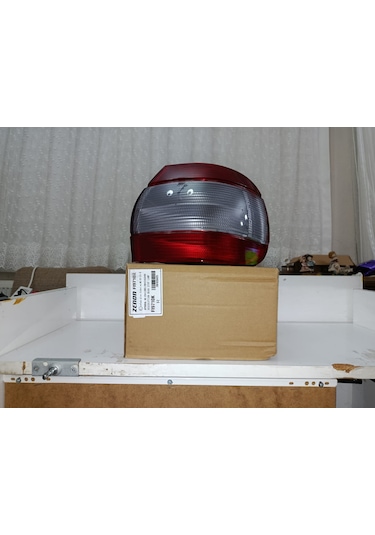 Siena Stop Lambası Arka Sağ Duysuz 1997-2001 Yolcu Tarafı