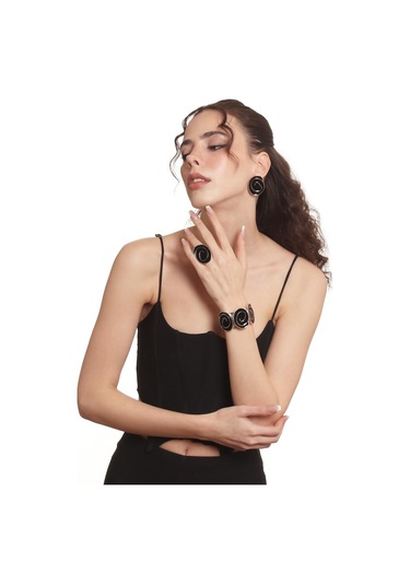 Kadın Gümüş Renk Lak Kaplama Çivili Model Siyah Mineli Küpe &yüzük &bileklik Set Siyah