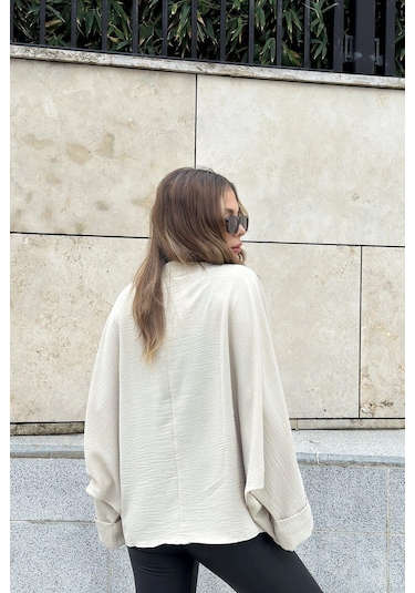 Kadın Bej Airobin Yarasa Duble Kol Salaş Bluz Ekstra Oversize Yuvarlak Yaka - Tesettüre Uygun Bej