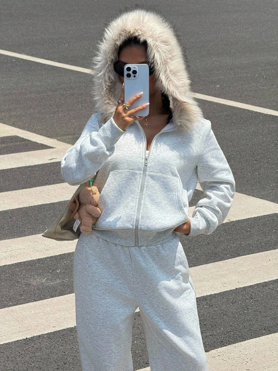 Kadın Gri Fermuarlı Kapüşonlu Sweatshirt Eşfoman Takımı Kürklü Kapüşon, Cepli, Rahat Kalıp Gri