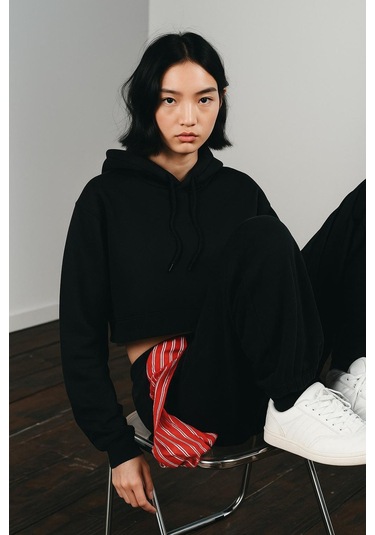 Üç İplik Kapüşonlu Crop Sweat Siyah