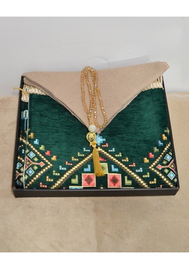 Çeyizlik Hediyelik Seccade Eşarp Tesbih Set Kilim Desenli Kadife Astarlı Seccade, Eşarp, Kristal Tesbih Özel Kutulu Lüks Hediye Seti Yeşil
