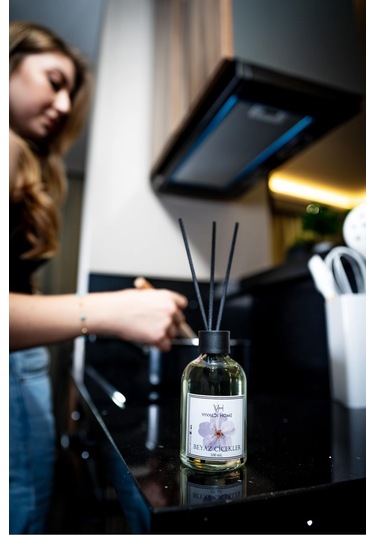 Vivaldi Home Beyaz Çiçekler Çubuklu Oda Kokusu Esansiyel Uçucu Yağ 100 ML