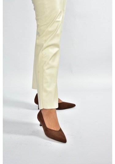 Fox Shoes V404090302 Kahverengi Süet Sivri Burun Alçak Topuklu Kadın Ayakkabı Kahverengi Fox Shoes V404090302 Kahverengi Süet Sivri Burun Alçak Topuklu Kadın Ayakkabı Kahverengi