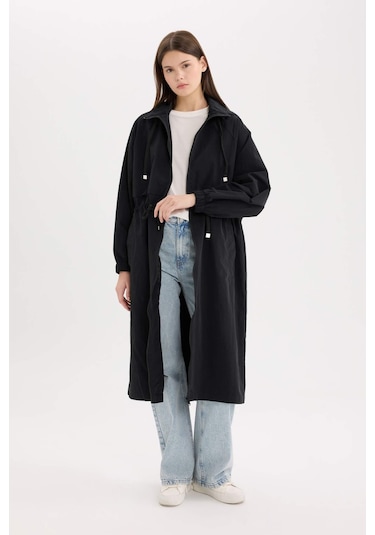DeFacto Su İtici Kapüşonlu Fermuarlı Cepli Beli Büzgülü Mevsimlik Uzun Yağmurluk A6245AX25SPBK27 Siyah