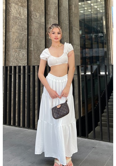 Siyah Pileli Katlı Maxi Etek Beyaz