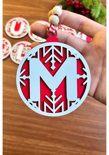 11 Harfli Kırmızı Beyaz İpli Mutlu Yıllar Yazılı Ahşap Yılbaşı Ağaç Süsü 5365