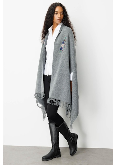 Kadın Yakası İşlemeli Koldan Geçmeli Büyük Yün Panço Füme Füme