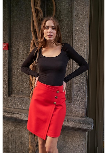 Kadın Arkadan Fermuarlı Düğme Detaylı Hafif Likralı Kumaş Diz Üstü Kalem Etek-kırmızı Kırmızı