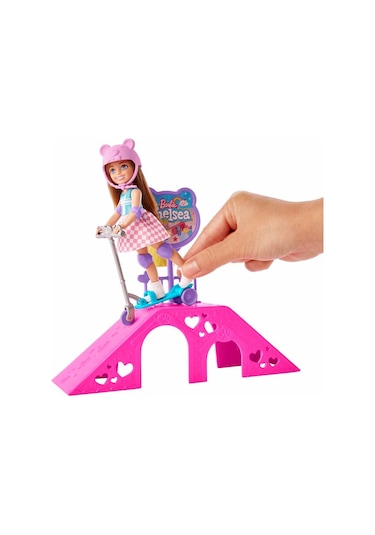 Barbie Chelsea Kaykay Parkı HJY35