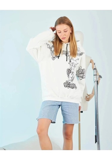 Kadın Kapüşonlu Üç İplik Sweatshirt Beyaz Strong Heykel Baskılı, Rahat Kalıp, Kanguru Cepli Modern Siyah