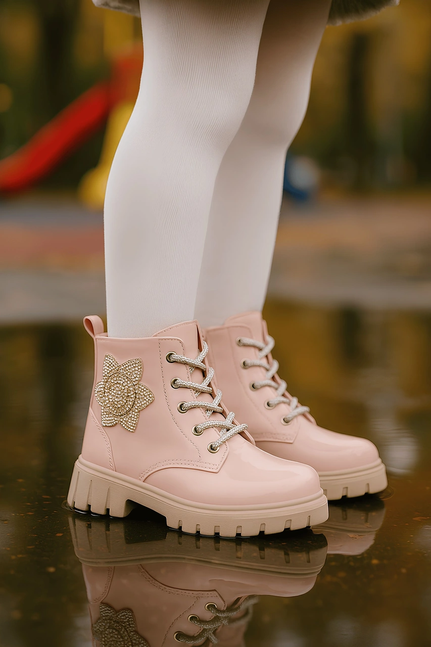 Günlük Çocuk Bot Rugan Çiçekli Taşlı Bağcıklı Fermuarlı Rugan Kalın Tıtrıklı Taban Bootie 600 Pudra - Rugan