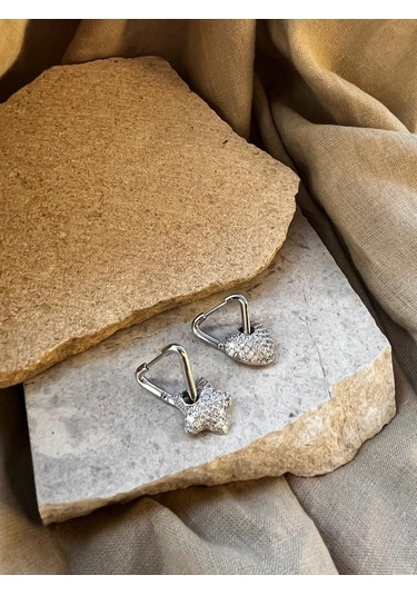 Gümüş Renkli Taşlı Kalpli Küpe