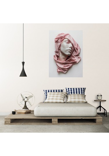 Pembe Eşarplı Kadın Poster