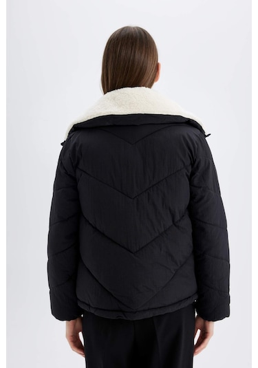 DeFacto Su İtici Puffer Şişme Mont Kapitoneli İçi Suni Kürklü Rüzgar Geçirmez Cepli A0756AX24WNBK27 Siyah