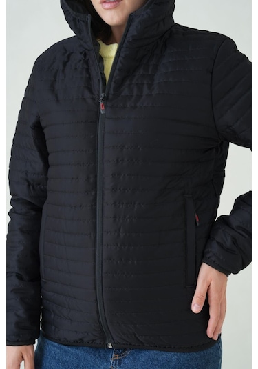 İçi Astarlı Su Ve Rüzgar Geçirmez Cepli Kapüşonlu Kadın Mont Siyah