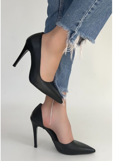 Cojans Pley Siyah Cilt Stiletto Ayakkabı Göründüğü Gibi