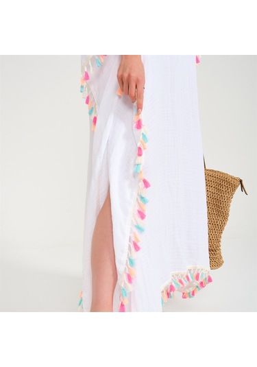 Püskül Detaylı V Yaka Uzun Plaj Elbisesi Beyaz-Standart Beyaz