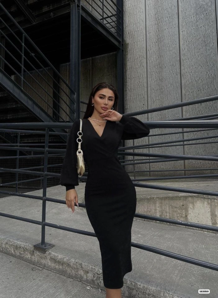 Kadın Uzun Kollu Kruvaze Yaka Büzgü Ve Balon Kol Detay Krep Kumaş Maxi Boy Simli Elbise Siyah