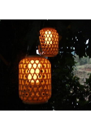 Novahub Güneş Enerjili Asılı Fenerler Bahçe Avlu Veranda Ağaçlar Çim Yol