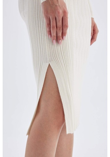 Defacto Coool Slim Fit Dar Kesim Basic Düz Yırtmaçlı Triko Midi Etek A2058AX24AUBG303 Bej Defacto Coool Slim Fit Dar Kesim Basic Düz Yırtmaçlı Triko Midi Etek A2058AX24AUBG303 Bej