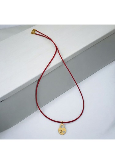 Ü Harfine Özel Kalp Figürlü 14 Ayar Altın Plakalı Kırmızı Bağlıklı Hediyelik Kolye-633harf Ü