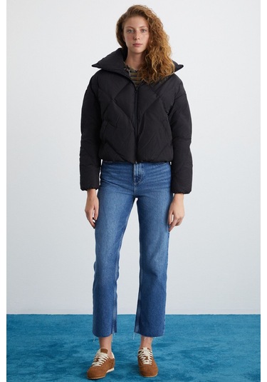 Manon  Kadın Dik Yaka Kapitone Desenli Orta Kalınlıkta Rüzgar Geçirmez Şişme Dış Giyim Siyah Mont