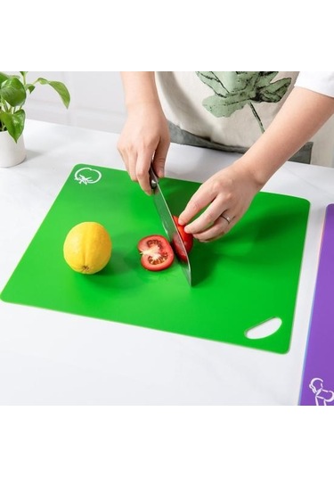 Yeşil Kaymaz Bpa İçermeyen Kesme Tahtası Esnek Katlanabilir Kesme Mat Asılı Delik Tasarımı Et Sebze İnce Doğrama Tahtası