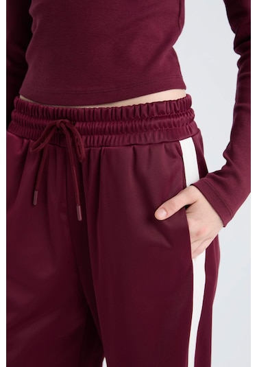 DeFacto Coool Wide Leg Eşofman Altı Geniş Bol Paça Beli Lastikli Cepli Bağcıklı E2667AX24WNBR467 Bordo DeFacto Coool Wide Leg Eşofman Altı Geniş Bol Paça Beli Lastikli Cepli Bağcıklı E2667AX24WNBR467 Bordo