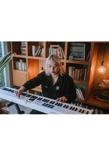 Keylab Essential 88 Mk3: Siyah 88-tuş Yarı-ağır Tuşe Keyboard/ Mıdı Ve Modular Kontrolcü, Soft Synth