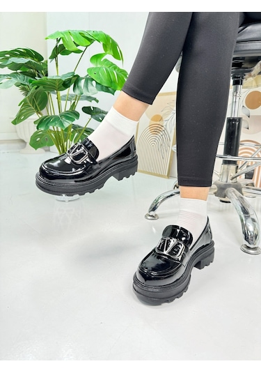 Günlük Kadın Loafer V Tokalı Kalın Topuklu Tırtıklı Tabanlı Oval Burunlu Makosen Ayakkabı 7455 - 7453 7455 Siyah Rugan
