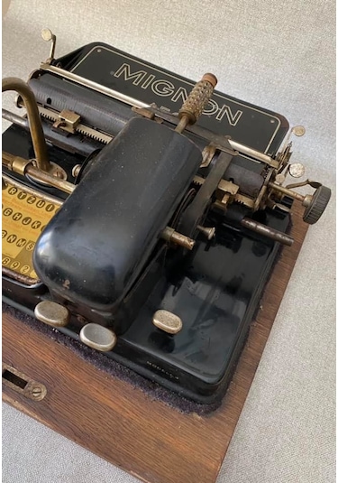 Aeg Mignon 4 Antika Daktilo Q Klavye - Koleksiyonluk Ahşap Kasalı