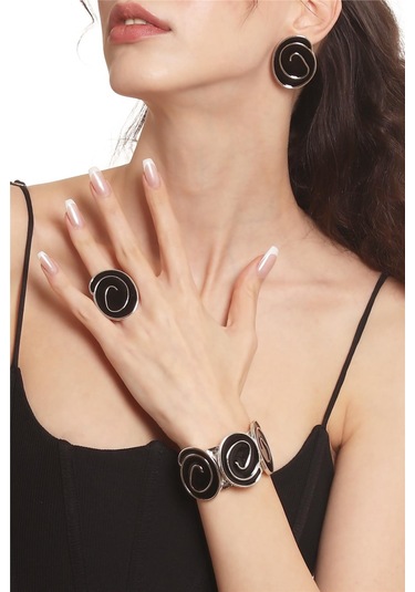 Kadın Gümüş Renk Lak Kaplama Çivili Model Siyah Mineli Küpe &yüzük &bileklik Set Siyah