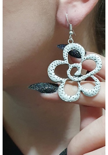 Gümüş Kaplama Çelik Çiçek Desenli Küpe