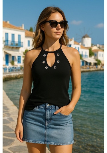 Leyla Sanat Sanata Yeni Bir Bakış Açısı Kadın Askılı Kuş Gözü Ve Dekolte Detay Boyundan Bağlamalı Viskon Bluz Siyah