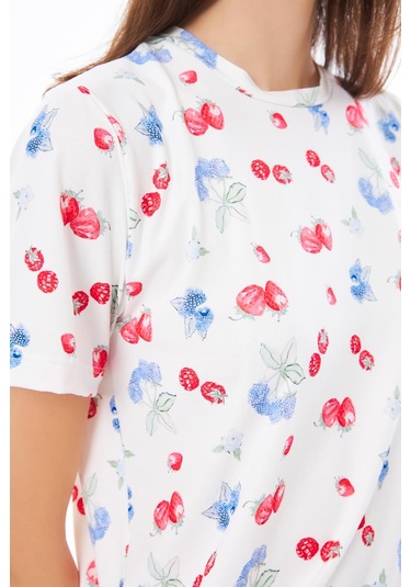 Premium Yazlık Şortlu Kadın Pijama Takımı Meyve Desenli Yumuşak Dokulu Bisiklet Yaka Kısa Kollu Krem