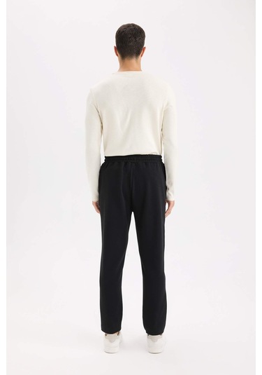 DeFacto Siyah Eşofman Altı Twill Slim Fit Dar Kesim Beli Bağcıklı Cepli Düz Paça D9708AX24AUBK81 DeFacto Siyah Eşofman Altı Twill Slim Fit Dar Kesim Beli Bağcıklı Cepli Düz Paça D9708AX24AUBK81