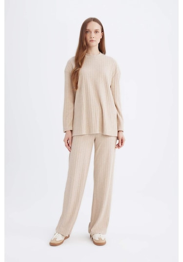 DeFacto Regular Beli Lastikli Basic Düz Fit Fitilli Kaşkorse Geniş Paça Pantolon D7437AX24WNBG775 Bej DeFacto Regular Beli Lastikli Basic Düz Fit Fitilli Kaşkorse Geniş Paça Pantolon D7437AX24WNBG775 Bej