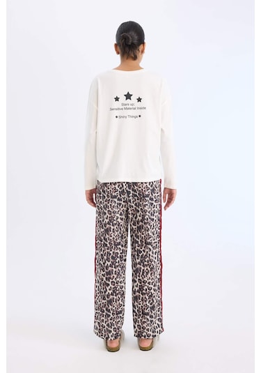 DeFacto Pijama Takımı Regular Fit Uzun Kollu Baskılı Üst Leopar Desenli Uzun Alt-Fall in Love E2352AX24WNBK81 DeFacto Pijama Takımı Regular Fit Uzun Kollu Baskılı Üst Leopar Desenli Uzun Alt-Fall in Love E2352AX24WNBK81