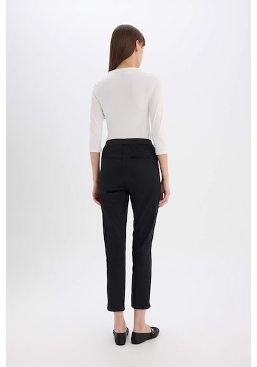 DeFacto Sigaret Saten Kumaş Pantolon Normal Bel Basic Düz Beli Lastikli Düz Paça J8743AZ25SMBK27