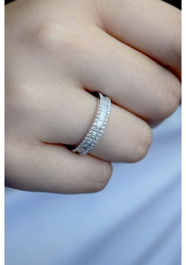 1.68 Ct. Modern Tasarım Tamtur Baget Pırlanta Yüzük